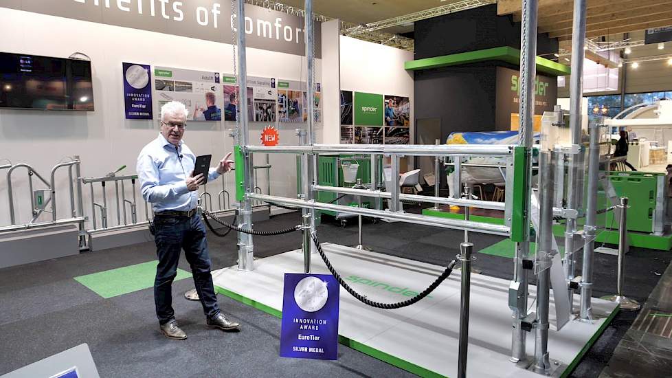 Voerheksignaalsysteem en autolift balansoptrekhekken - EuroTier 2018