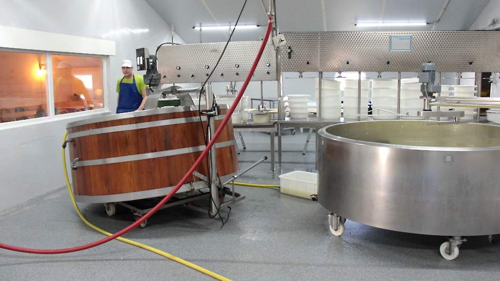 De kaasmakerij is met name het domein van Aico. ’s Middags wordt de ruimte verhuurd aan een collega.