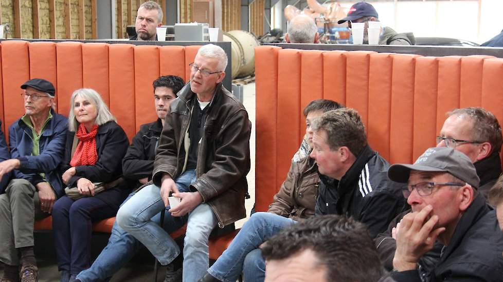Melkveehouder Arjan Zandvoort uit Markelo (OV) heeft het saladebuffet al gezaaid. Zijn doel is de koeien een nog gezonder product te voeren. Andere voordelen vindt hij meer biodiversiteit, geen gebruik van kunstmest en de opbrengst op een hoger peil kunne