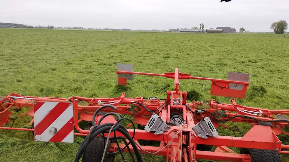 Het valt nog niet mee om dit jaar een topkuil te maken, vindt Bregman. „Het droogt voor geen meter.”