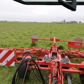 Het valt nog niet mee om dit jaar een topkuil te maken, vindt Bregman. „Het droogt voor geen meter.”