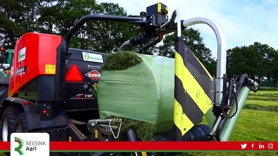 Balen persen met de KUHN FBP 3135 perswikkelcombinatie en foliebinding