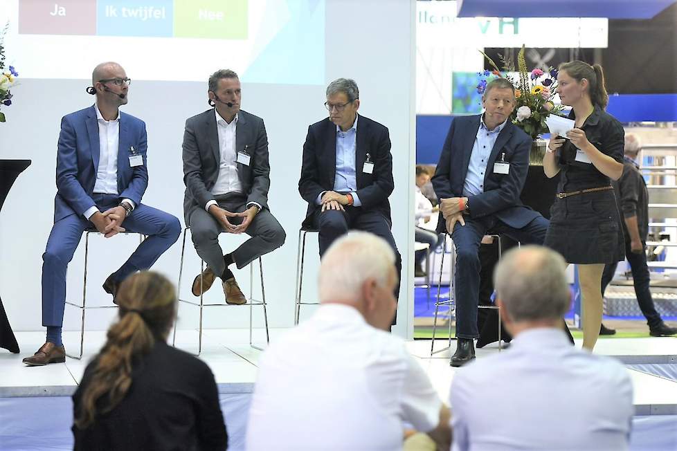 Jonge boeren gingen in gesprek met vier beleidsmakers van Agrifirm, CRV, Rabobank en FrieslandCampina.