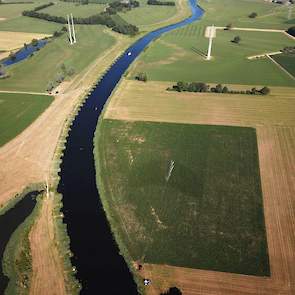 Vanuit de lucht zijn de drogere plekken perfect zichtbaar