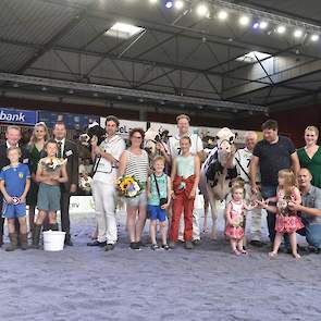 De middenklassekampioenen bij de zwartbonten: kampioene Wiersma 5317, reserve Bons-Holsteins Dikkie 193, eervolle vermelding Double M Britny.