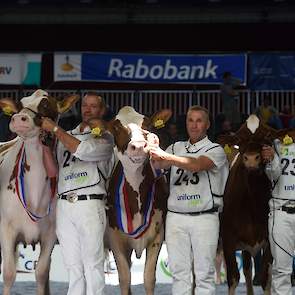 De kampioenen in de roodbonte middenklasse: kampioene Cecibel 8, reservekampioene Gerda 64 en honarable mention Boukje 180, die daarmee de 1A uit haar rubriek passeerde in de finale.