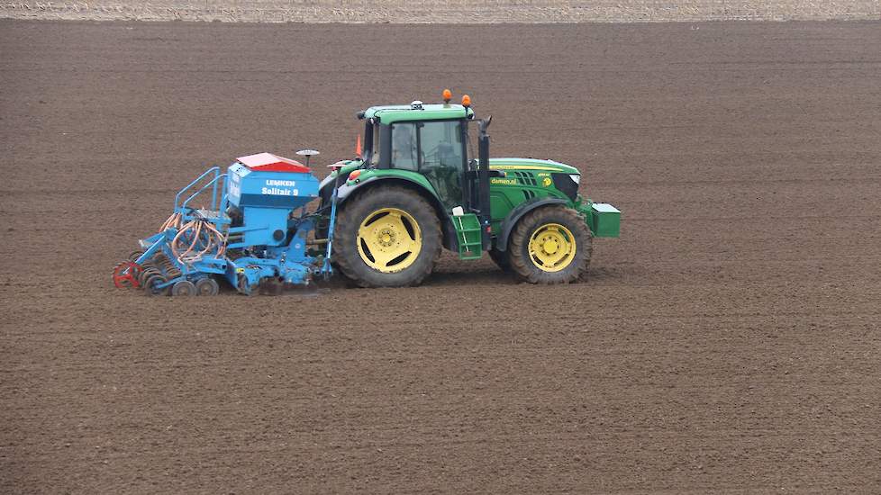 Melkveehouder Corné Zijlmans heeft inmiddels 2 jaar ervaring met de teelt van winterveldbonen. Dit jaar oogstte hij ruim 7,2 ton per hectare.