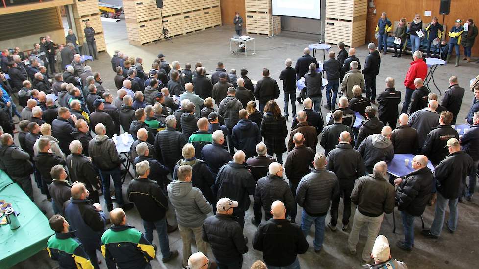Locatie Proefboerderij Vredepeel trok op woensdagmiddag 20 november minimaal 250 bezoekers, vooral melkveehouders, akkerbouwers en loonwerkers. Ook een spuitlicentie was er te verkrijgen.