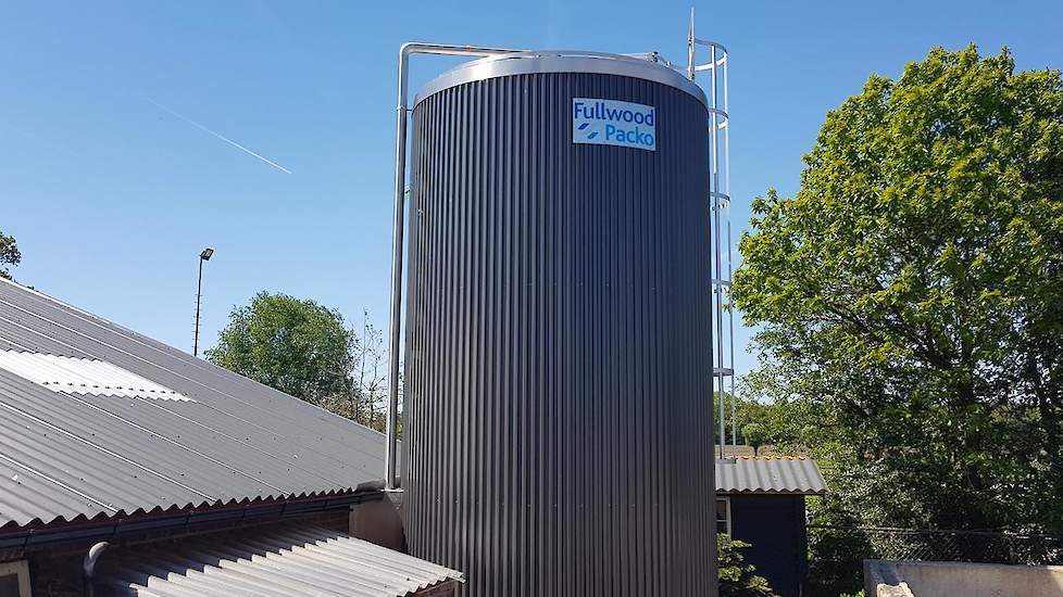 Energie opwekken met zonnepanelen in combinatie met een ijs-accu geeft een extra voordeel: u slaat energie op wanneer de stroom wordt opgewekt en gebruikt dit in uw eigen koeling wanneer het nodig is.