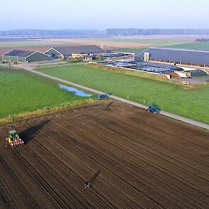 Melkveehouder Joost van Eert zaaide in het najaar van 2019 voor het eerst TUNDRA winterveldbonen. Er was ruimte in het bouwplan, waar de vlinderbloemige veldboon mooi zou passen.