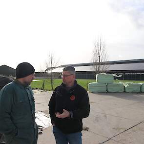 Corné heeft regelmatig contact met ruwvoerspecialist Antoon Verhoeven, over de teelt en vervoedering van zijn gras, mais en winterveldbonen.