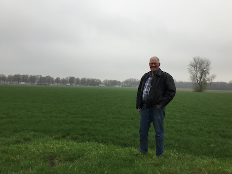 Jan van Malestein: ‘Daar, achter bij de snelweg komt een van de toekomstige windmolens te staan.’