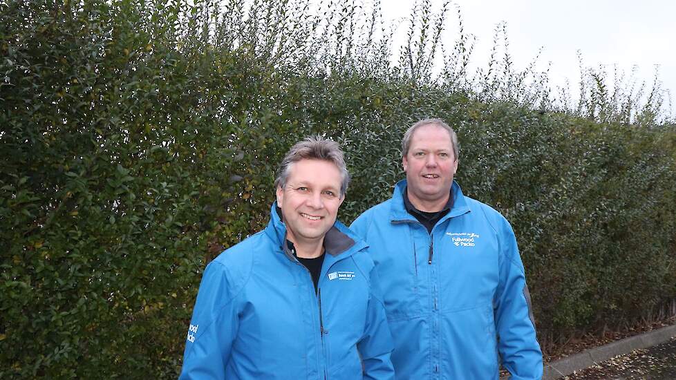 In Noord-Nederland werken de twee sterkste dealers van die regio. Op de foto de meewerkende eigenaren Doede Hofman van Bosch HIT BV uit Bolsward en Tinus de Jong van Melkveetechniek De Jong uit Gorredijk.