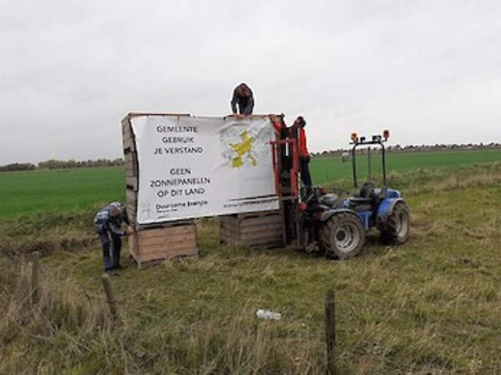 Protest van omwonenden en boeren tegen de komst van een groot zonnepark op landbouwgrond in de Gelderse gemeente Berg en Dal.