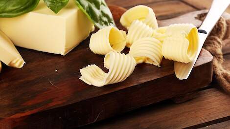 Fabrikanten van margarine proberen al een eeuw lang de kwaliteit van roomboter als smaak, romig, smeerbaarheid en nutriënten na te bootsen. Zonder veel succes.