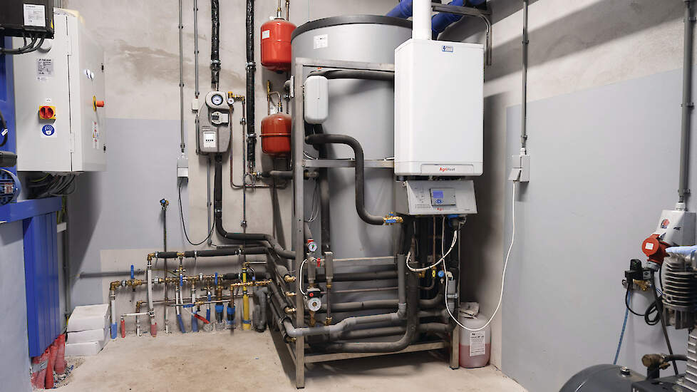 Reheat heeft een boerderijboiler waarbij het water op 55 graden wordt gehouden. Bij een piekvraag naar 80 graden wordt door middel van een cv-ketel bijgestookt.