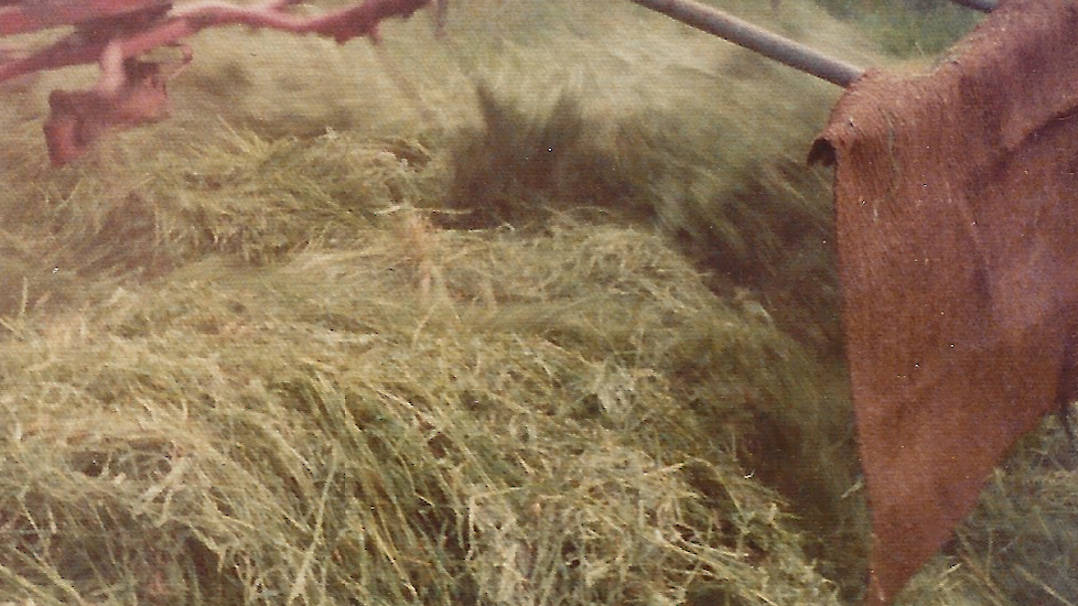 Eerste kuilverdeler bij Joop Visser, met kokosmatten aan de zijkant.