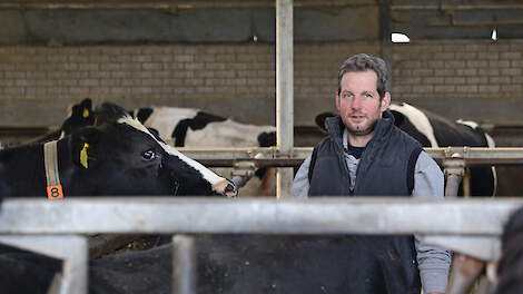 Ö Melkveehouder Tom Keuper streeft zelf naar een graaskoe die maximaal weidegras opneemt.