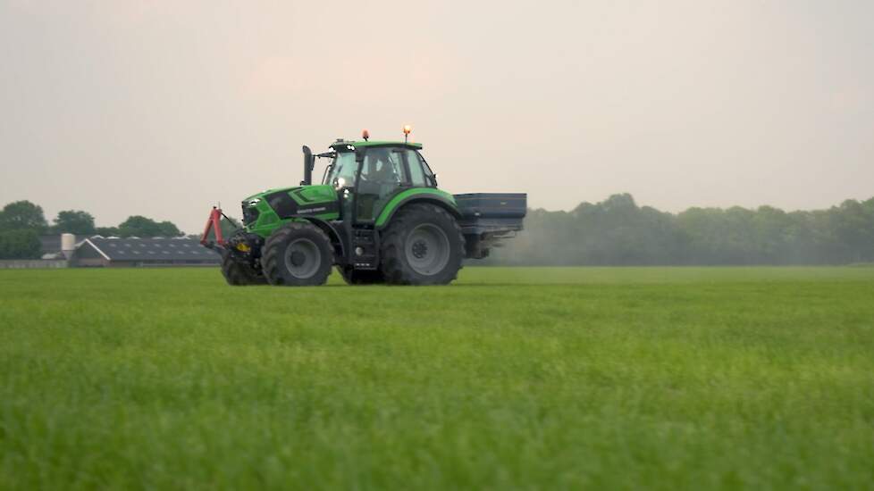 Strooiadvies 143 kg per ha met kunstmeststrooier. Bij voorkeur in het voorjaar na het bereiken van de T-som