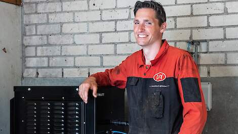Melkveehouder Tijmen van Zessen uit Lexmond (UT) heeft sinds mei 2021 een accupakket voor de opslag van 40 kilowattuur elektriciteit op zijn bedrijf.