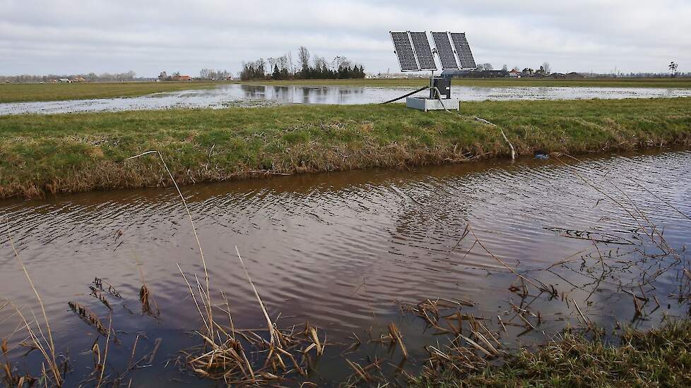 Het buitengebied van Zwolle (OV). Op de foto is een plas-dras voor weidevogels op boerenland te zien.