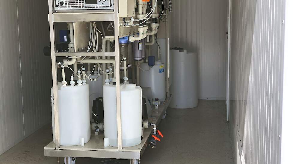 Een testinstallatie van MEZT waarmee door een elektromagnetisch spanningsveld verschillende mineralenstromen kunnen worden gescheiden uit mest. Deze techniek is bekend in de rioolwaterzuivering.