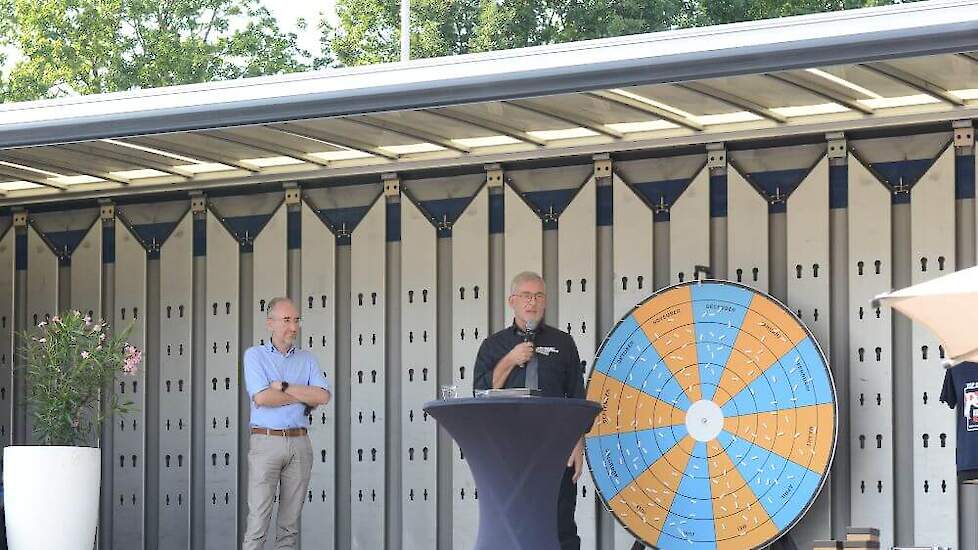 Eric Heemskerk heet alle gasten welkom en introduceert gastspreker Henk Vermeer