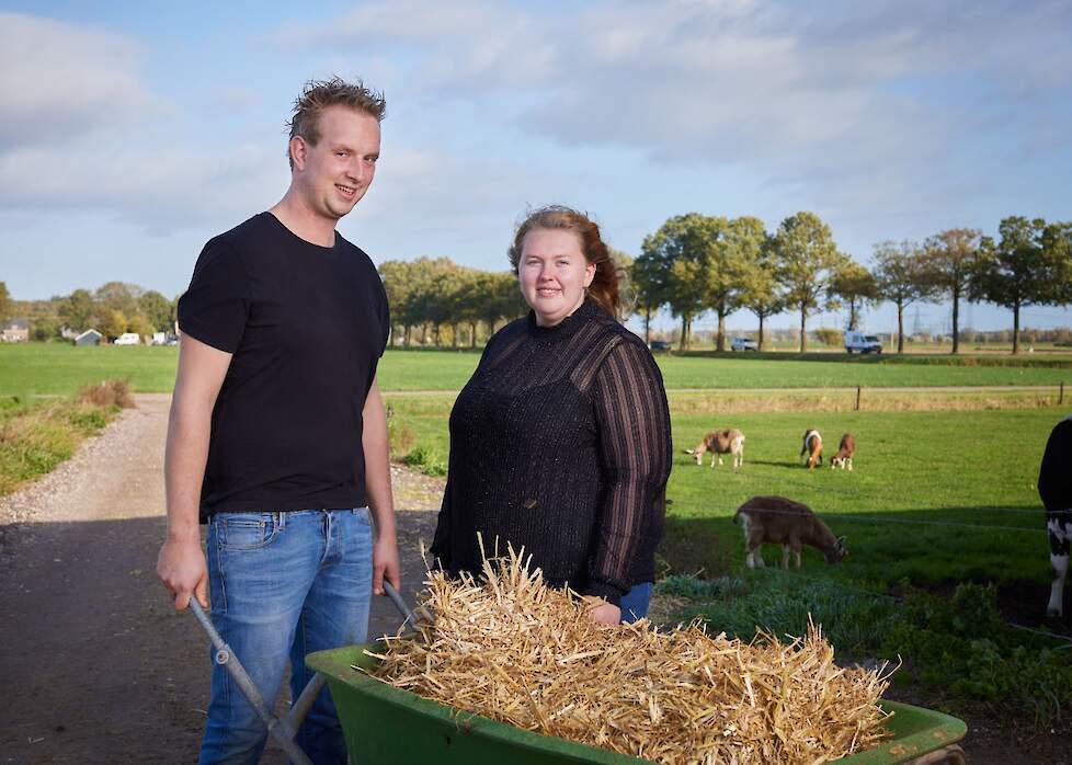 Jasper (25) en Cathelijne van ’t Hof (25) van Putman’s Hoeve in Zwolle gebruiken al enige tijd de toevoeging PMR+ in het voer en daar zijn ze er erg over te spreken.