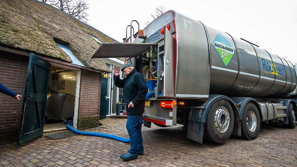 Voor het laatst haalt Mulder Tanktransport melk op bij Harm en Klaasje Bisschop.