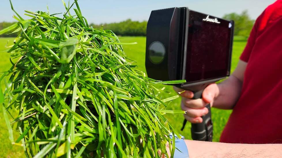 Nieuw: Handheld smart lab voor ruwvoeranalyse | LG Seeds