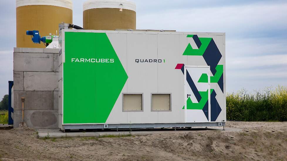 Vooraanzicht Quadro 1 stikstofstripper met strip- en waskolom en de mestscheider.