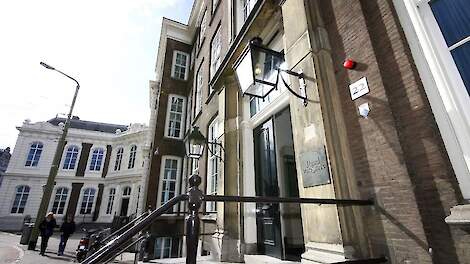 Rechter haalt natuurvergunning emissiearme stalvloer onderuit
