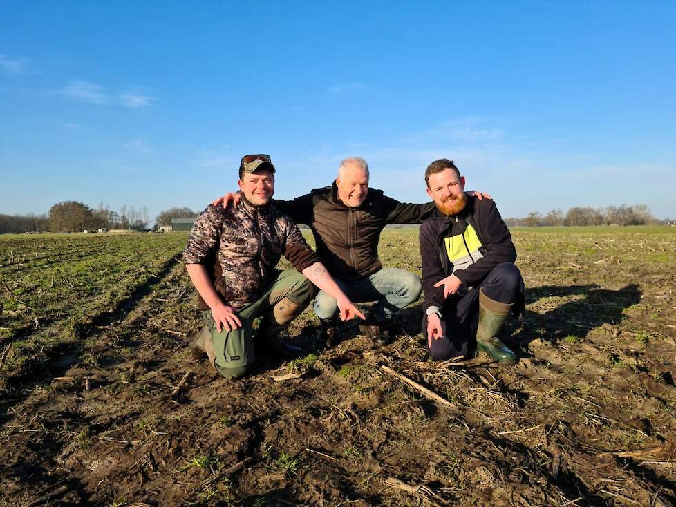 Ewout Schröder (Jirnsum) en Auke Tuinstra vonden het eerste Friese kievitsei.