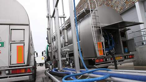 Melkontvangst bij Veco Zuivel. De landelijke melkaanvoer blijft behoorlijk achter ten opzichte van 2024 en 2023.