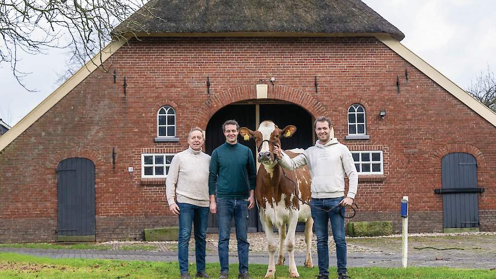 Henk, Nick en Ferdi Pinkert bij Avatar-dochter Rebekka 173, die derde werd in haar middenklasserubriek tijdens de laatste editie van de HHH-show.