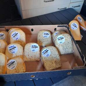 Uut Zellum heeft 3 kruidenkazen en naturelkaas op voorraad.