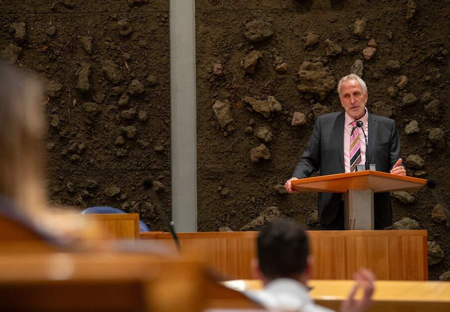 Volgens Harm Holman heeft minister Wiersma de kans om de 'tsunami aan handhavingsverzoeken' van de MOB te stoppen.