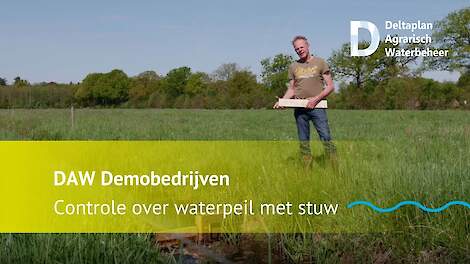 Niels heeft controle over waterpeil in eigen sloot na plaatsen van stuw met waterschap
