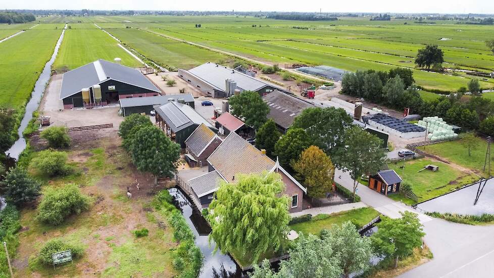 Bovenaanzicht van melkveebedrijf Snoekvliet uit Stolwijk
