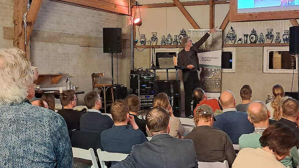 Henri van Ittersum opent de avond over automatisch voeren.