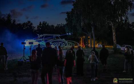 Bij Innovatiecentrum Weddermarke werd de dag afgesloten met een heuse lasershow.