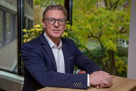 Rick Hoksbergen: „Bedrijfseconomisch voordeel van een automatisch voersysteem is sterk bedrijfsspecifiek. Dezelfde installatie kan bij twee vergelijkbare melkveebedrijven heel anders uitpakken.”