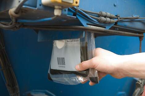 Het nemen van een mestmonster.