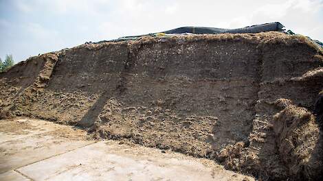 Jaaroverzicht december: Te vroeg geopende kuil levert melkveehouder flinke boete op, de prijzen van vloeibare zuivel staan op instorten