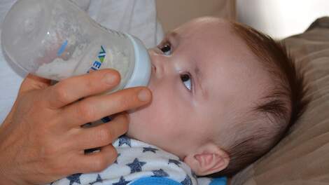 Baby’s ziek na drinken flesvoeding Nestlé