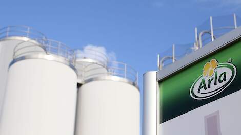 Arla haalt 2 euro an de melkprijs af; melkprijs februari zakt naar 38,46 euro per 100 kilogram