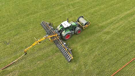 Video: Start bemestingseizoen trekt Nederlandse loonwerkers al vroeg de grens over