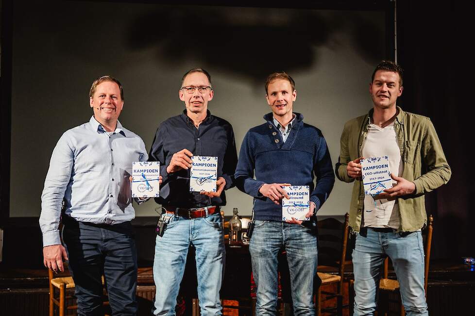 De Groot, Ormel, Beker en Krabben werden gehuldigd tijdens de jubileumbijeenkomst van VK-Oost.