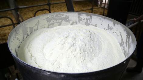 Poederprijzen stijgen door, boter maakt pas op de plaats