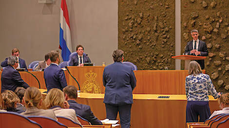 Coalitie trekt grenzen, oppositie biedt wisselgeld